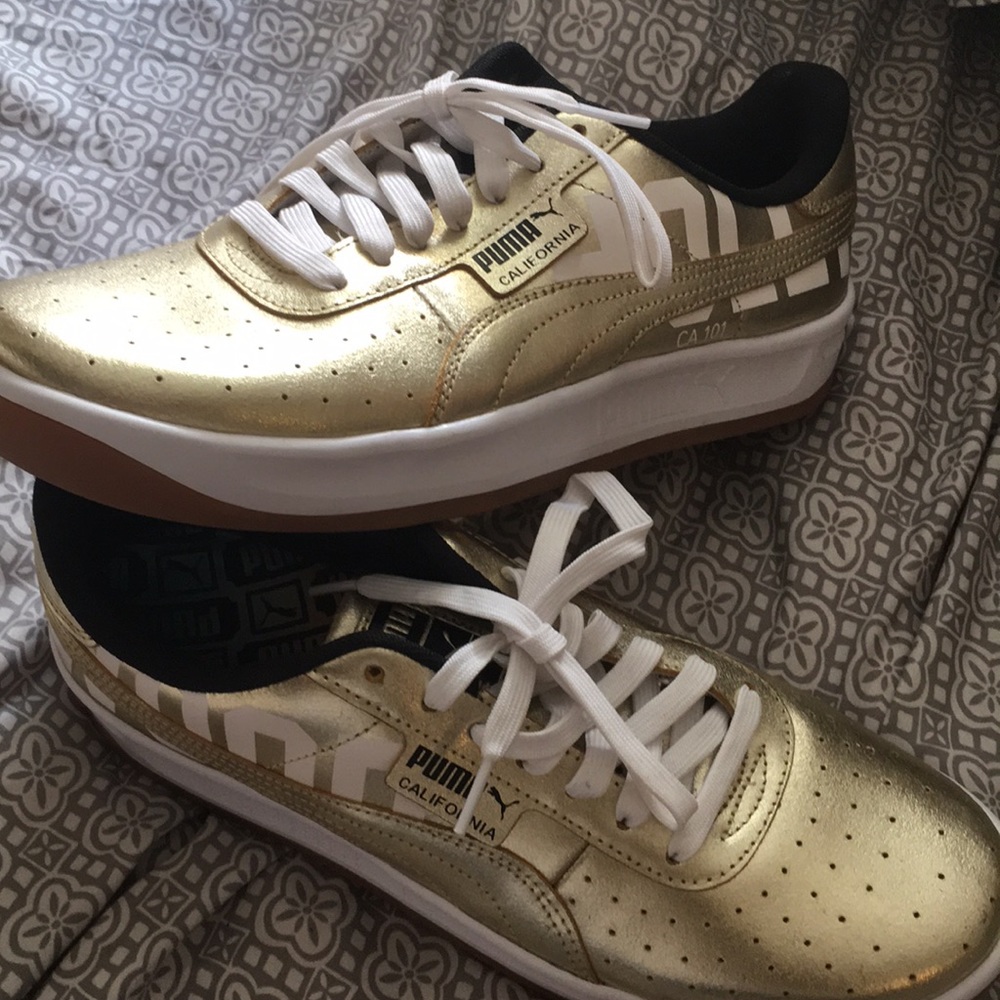 New gold pumas